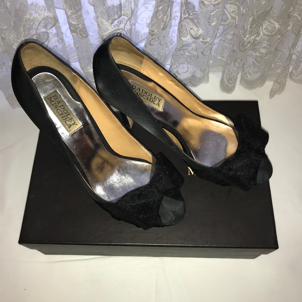 Black Badgley Mischka Heels with Bow with box